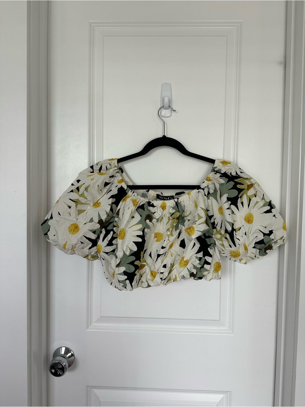 Mo&Co Floral Off-Shoulder Crop Top with Puff Sleeves Sz M